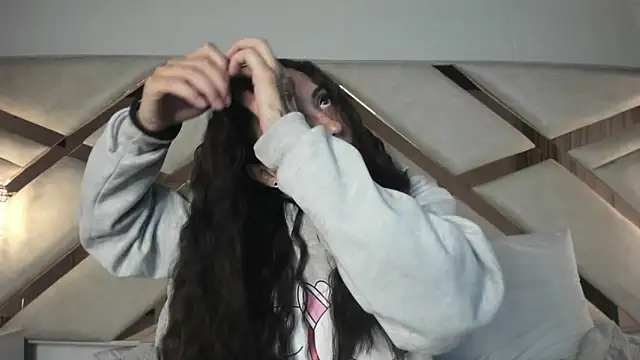 Snapshot of sadashi_moon_ chatting on 01/27/25, 12:43 sadashi moon  online show from 01/27/25, 12:43