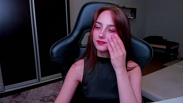 Snapshot of SilverDream chatting on 04/02/26, 07:55 SilverDream online show from 04/02/26, 07:55