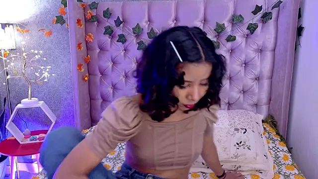 Snapshot of Akane_Uwu chatting on 11/06/25, 03:35 Akane Uwu online show from 11/06/25, 03:35