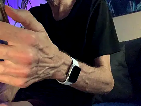 Snapshot of Bula94193 chatting on 10/17/25, 07:49 Bula94193 online show from 10/17/25, 07:49