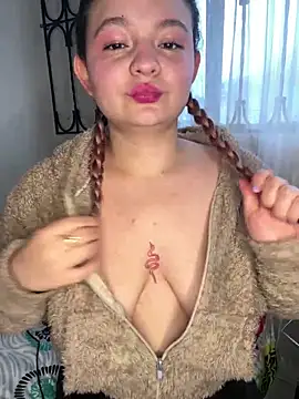 Snapshot of Naiara_Sex_ chatting on 03/18/26, 10:35 Naiara Sex online show from 03/18/26, 10:35