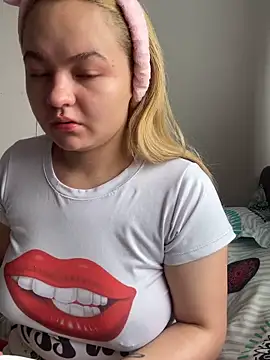 Snapshot of Naiara_Sex_ chatting on 04/13/26, 05:29 Naiara Sex online show from 04/13/26, 05:29