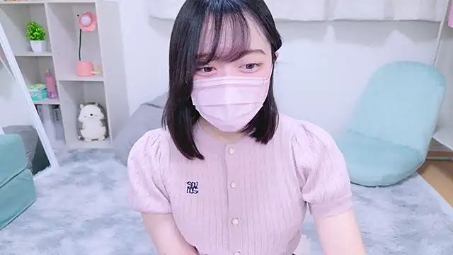 Snapshot of Yurie_ chatting on 12/04/24, 02:42 Yurie online show from 12/04/24, 02:42