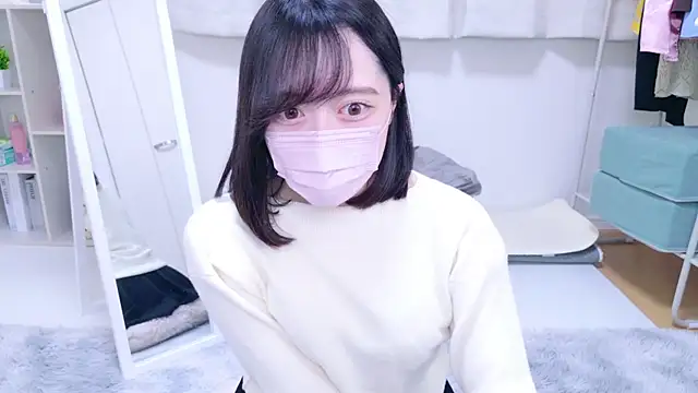 Snapshot of Yurie_ chatting on 12/11/24, 03:02 Yurie online show from 12/11/24, 03:02