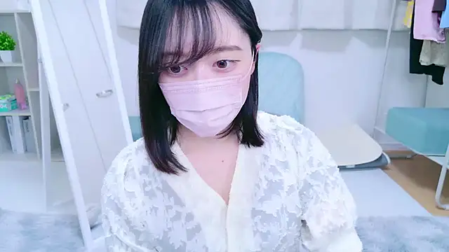 Snapshot of Yurie_ chatting on 12/21/24, 07:35 Yurie online show from 12/21/24, 07:35