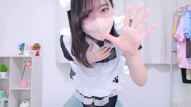 Snapshot of Yurie_ chatting on 01/08/25, 11:10 Yurie online show from 01/08/25, 11:10