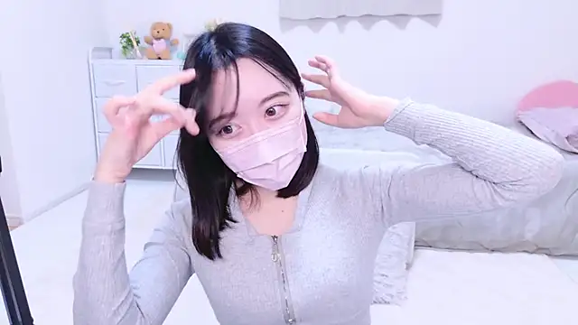 Snapshot of Yurie_ chatting on 01/25/25, 11:13 Yurie online show from 01/25/25, 11:13