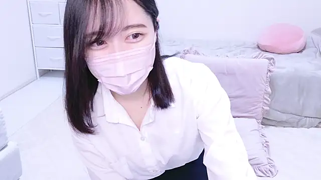 Snapshot of Yurie_ chatting on 02/02/25, 02:17 Yurie online show from 02/02/25, 02:17