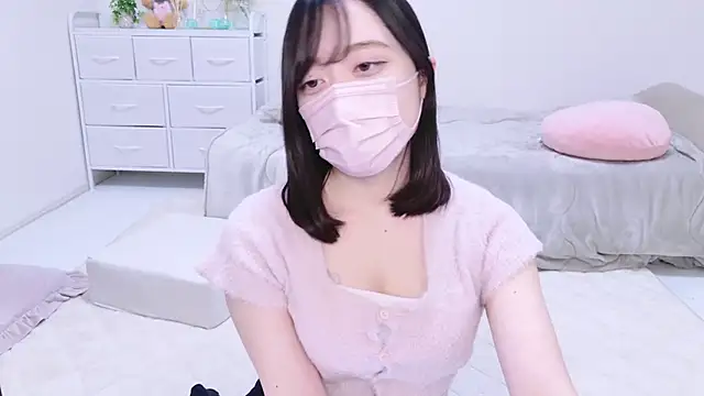 Snapshot of Yurie_ chatting on 02/08/25, 11:01 Yurie online show from 02/08/25, 11:01