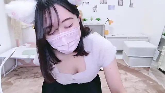 Snapshot of Yurie_ chatting on 02/22/25, 11:13 Yurie online show from 02/22/25, 11:13