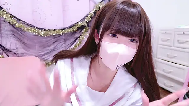 Snapshot of Yurie_ chatting on 11/02/25, 01:13 Yurie online show from 11/02/25, 01:13