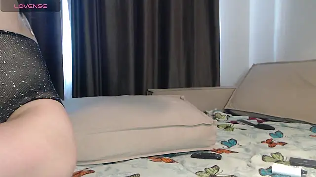 Snapshot of -LauraGold- chatting on 02/17/25, 12:59 -LauraGold- online show from 02/17/25, 12:59