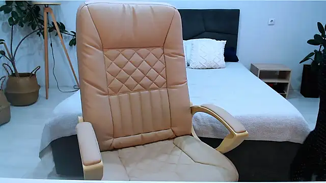 Snapshot of NaughtyNylonFeet chatting on 10/08/25, 03:04 NaughtyNylonFeet online show from 10/08/25, 03:04