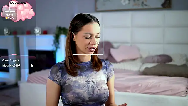 Snapshot of FlirtyFawn chatting on 10/06/25, 01:58 FlirtyFawn online show from 10/06/25, 01:58