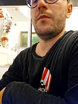 Snapshot of Ibag01 chatting on 10/03/25, 08:39 Ibag01 online show from 10/03/25, 08:39