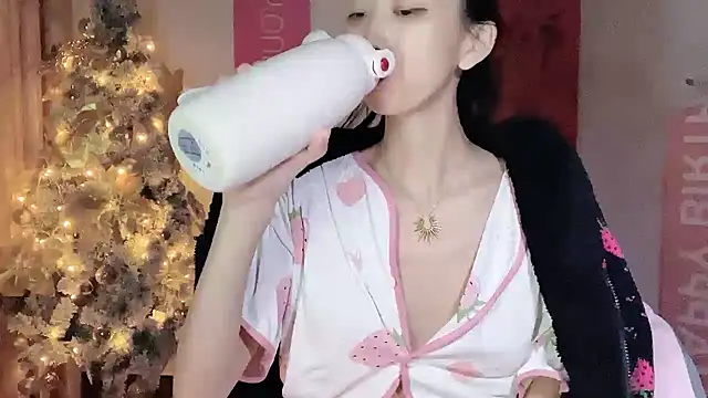 Lili-2 online show from 12/30/24, 04:08