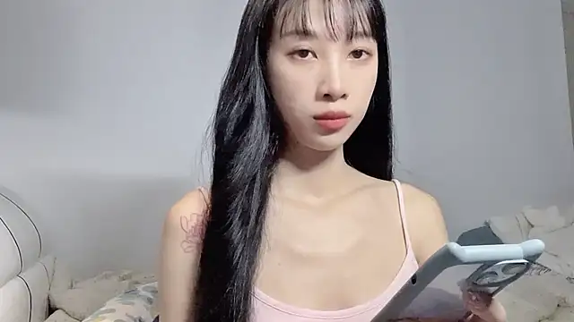 Snapshot of Lili-2 chatting on 07/04/26, 04:46 Lili-2 online show from 07/04/26, 04:46