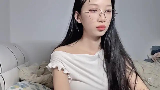 Snapshot of Lili-2 chatting on 07/08/26, 02:21 Lili-2 online show from 07/08/26, 02:21