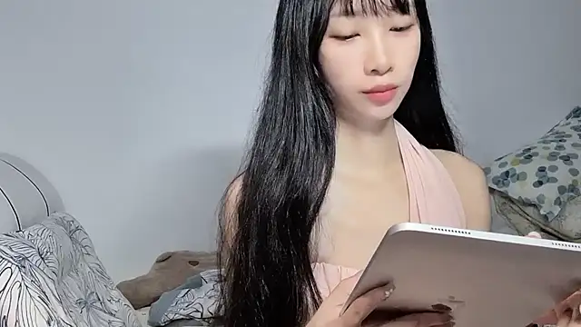 Snapshot of Lili-2 chatting on 07/18/26, 01:37 Lili-2 online show from 07/18/26, 01:37