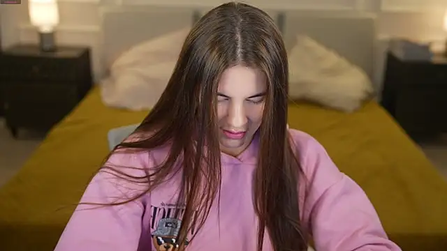 Julia  Star  online show from 09/27/25, 08:30