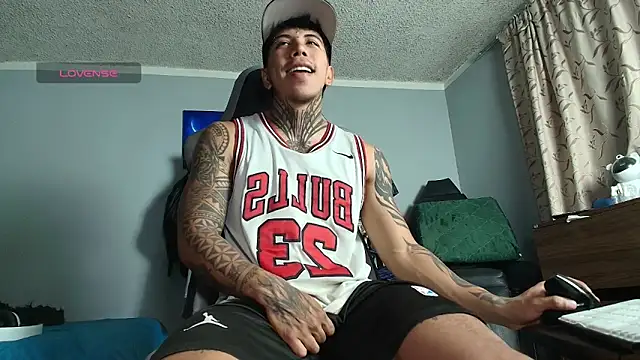 Snapshot of Nickhot0609 chatting on 04/15/26, 03:46 Nickhot0609 online show from 04/15/26, 03:46