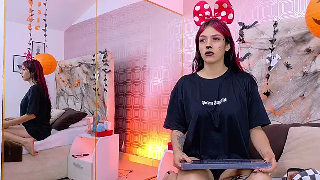 Snapshot of Derieri_D chatting on 10/30/25, 07:36 Derieri D online show from 10/30/25, 07:36