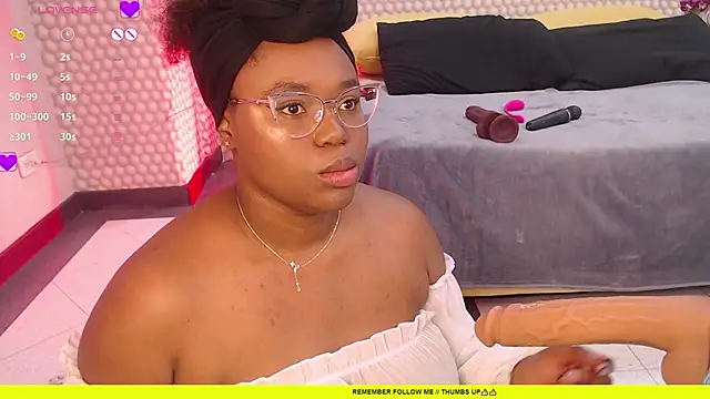 Snapshot of Makena_gh chatting on 12/30/24, 03:58 Makena gh online show from 12/30/24, 03:58