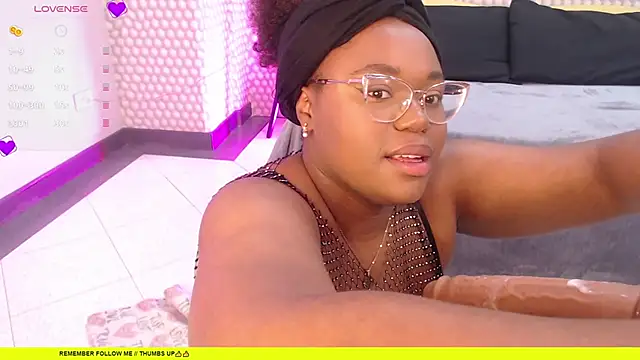 Snapshot of Makena_gh chatting on 12/31/24, 03:55 Makena gh online show from 12/31/24, 03:55