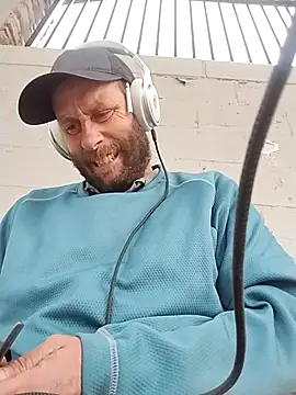 Snapshot of axelongshaft69 chatting on 03/24/26, 03:50 axelongshaft69 online show from 03/24/26, 03:50