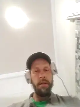 Snapshot of axelongshaft69 chatting on 03/29/26, 10:32 axelongshaft69 online show from 03/29/26, 10:32