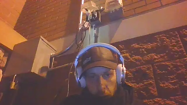 Snapshot of axelongshaft69 chatting on 04/02/26, 10:24 axelongshaft69 online show from 04/02/26, 10:24