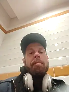 Snapshot of axelongshaft69 chatting on 04/05/26, 11:51 axelongshaft69 online show from 04/05/26, 11:51