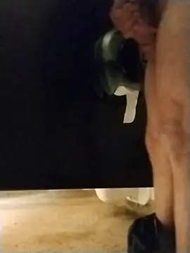 Snapshot of axelongshaft69 chatting on 04/15/26, 09:26 axelongshaft69 online show from 04/15/26, 09:26