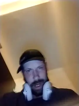 Snapshot of axelongshaft69 chatting on 04/16/26, 08:53 axelongshaft69 online show from 04/16/26, 08:53