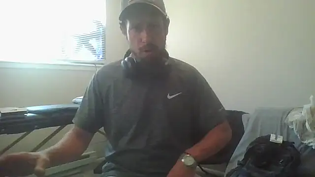 Snapshot of axelongshaft69 chatting on 07/20/26, 12:29 axelongshaft69 online show from 07/20/26, 12:29