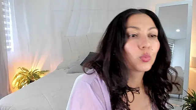 Snapshot of karla_paradise_ chatting on 11/27/25, 07:05 karla paradise online show from 11/27/25, 07:05