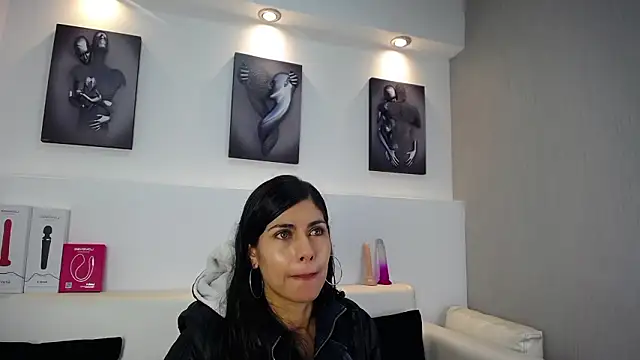 Melodi Roux online show from 02/04/26, 12:33