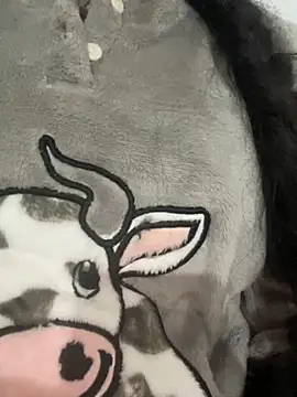 Snapshot of Lina-lolo chatting on 12/31/24, 06:35 Lina-lolo online show from 12/31/24, 06:35