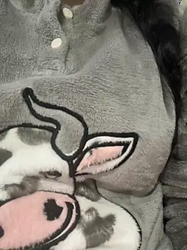 Snapshot of Lina-lolo chatting on 01/01/25, 05:44 Lina-lolo online show from 01/01/25, 05:44