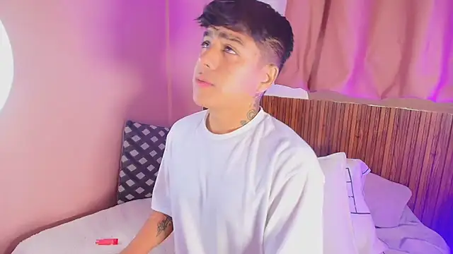 Snapshot of kiing_azahell chatting on 03/17/26, 10:13 kiing azahell online show from 03/17/26, 10:13