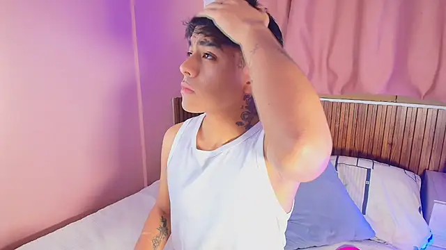 Snapshot of kiing_azahell chatting on 03/19/26, 02:15 kiing azahell online show from 03/19/26, 02:15