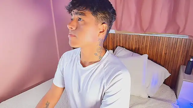 Snapshot of kiing_azahell chatting on 04/03/26, 01:36 kiing azahell online show from 04/03/26, 01:36