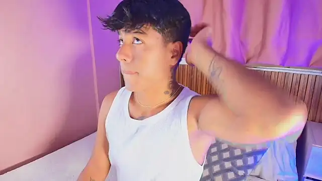 Snapshot of kiing_azahell chatting on 04/04/26, 02:21 kiing azahell online show from 04/04/26, 02:21