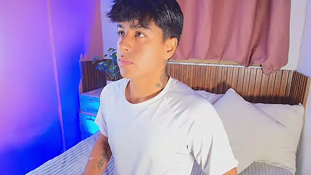 Snapshot of kiing_azahell chatting on 04/18/26, 11:16 kiing azahell online show from 04/18/26, 11:16