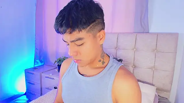 kiing azahell online show from 06/30/26, 07:26