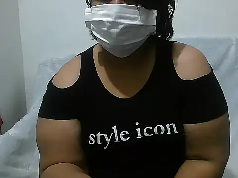 Snapshot of Queen_of_boobs01 chatting on 12/31/24, 02:58 Queen of boobs01 online show from 12/31/24, 02:58