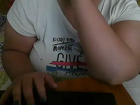 Snapshot of Queen_of_boobs01 chatting on 01/16/25, 09:05 Queen of boobs01 online show from 01/16/25, 09:05