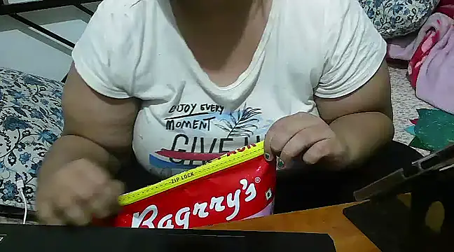 Snapshot of Queen_of_boobs01 chatting on 02/01/25, 06:40 Queen of boobs01 online show from 02/01/25, 06:40