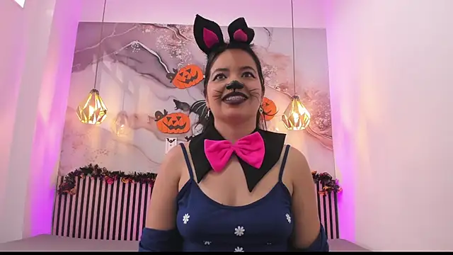 Snapshot of EvelynSweet1 chatting on 10/31/25, 07:59 EvelynSweet1 online show from 10/31/25, 07:59