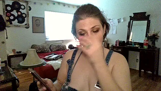 Snapshot of sophiarica chatting on 04/16/26, 09:39 sophiarica online show from 04/16/26, 09:39